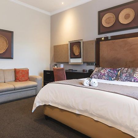 The Graham Hotel เกรแฮมส์ทาวน์ ภายนอก รูปภาพ