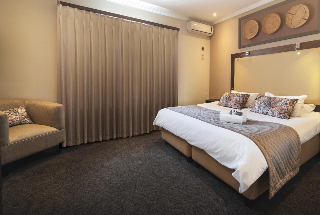 The Graham Hotel เกรแฮมส์ทาวน์ ภายนอก รูปภาพ