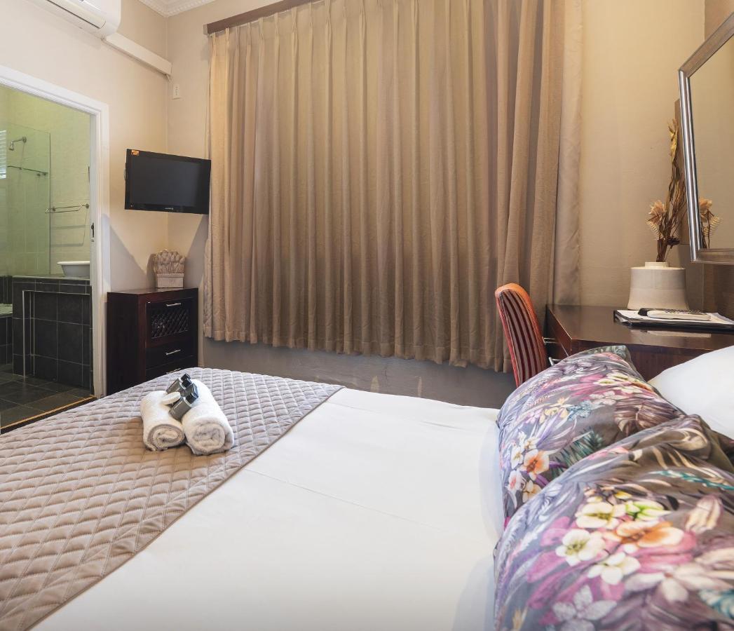 The Graham Hotel เกรแฮมส์ทาวน์ ภายนอก รูปภาพ