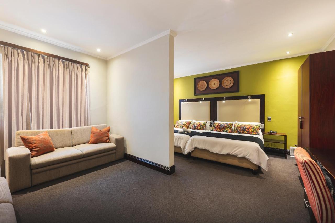 The Graham Hotel เกรแฮมส์ทาวน์ ภายนอก รูปภาพ
