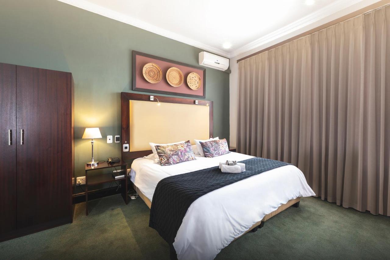The Graham Hotel เกรแฮมส์ทาวน์ ภายนอก รูปภาพ
