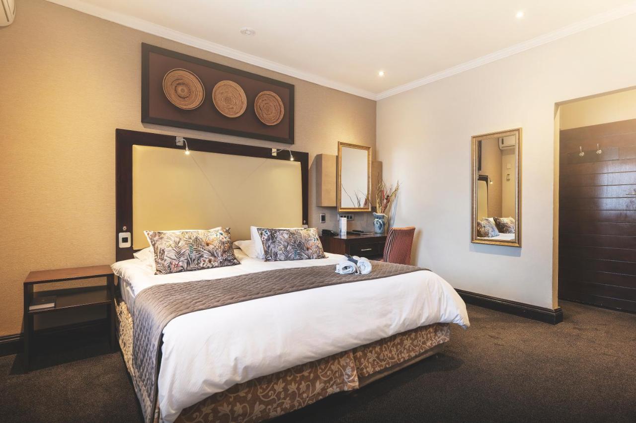 The Graham Hotel เกรแฮมส์ทาวน์ ภายนอก รูปภาพ