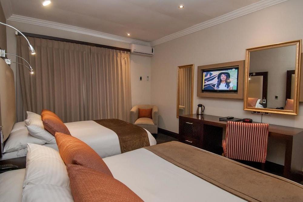 The Graham Hotel เกรแฮมส์ทาวน์ ภายนอก รูปภาพ