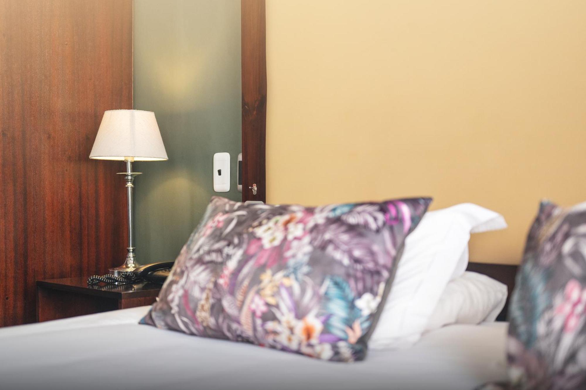 The Graham Hotel เกรแฮมส์ทาวน์ ภายนอก รูปภาพ