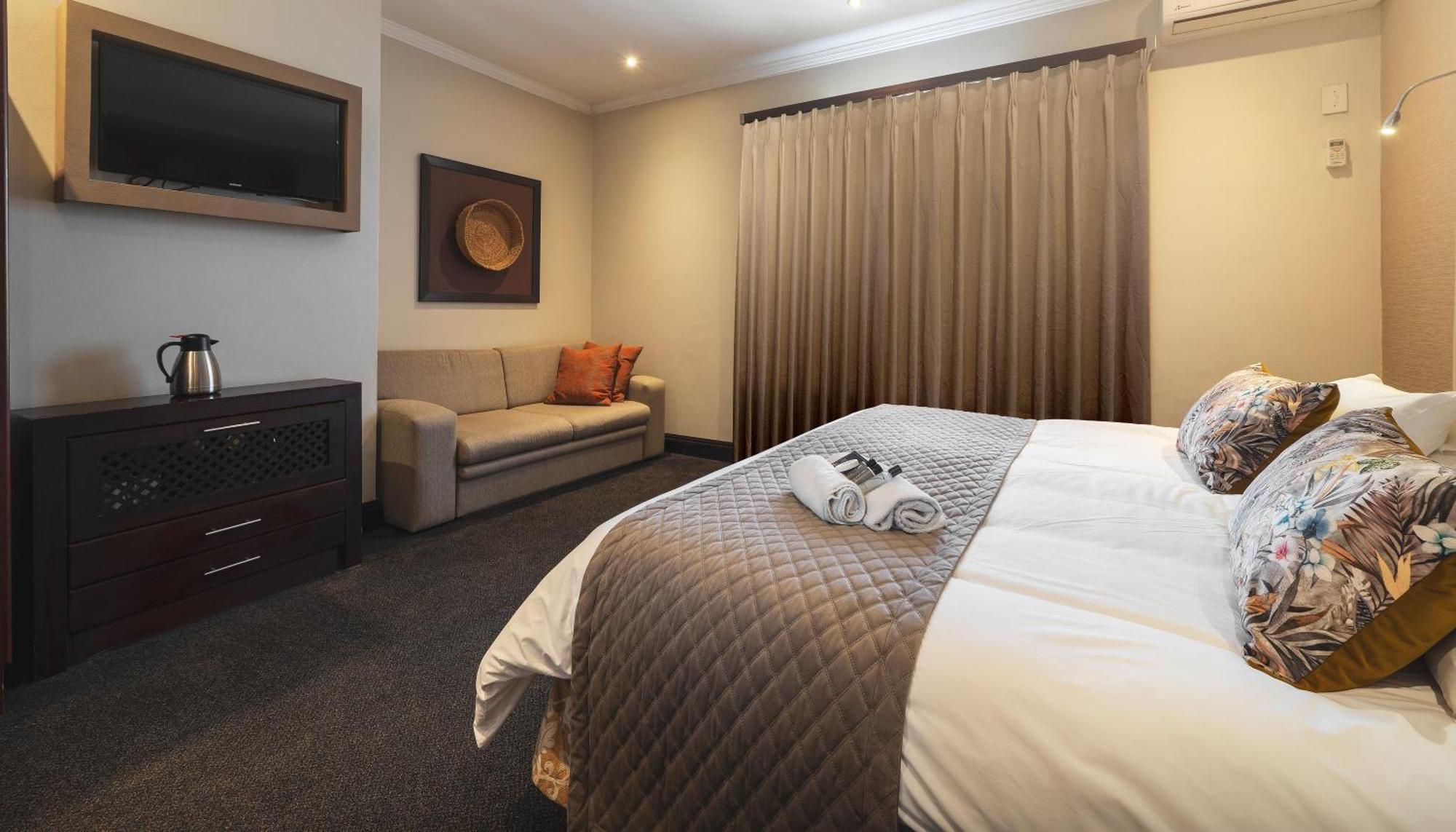 The Graham Hotel เกรแฮมส์ทาวน์ ภายนอก รูปภาพ