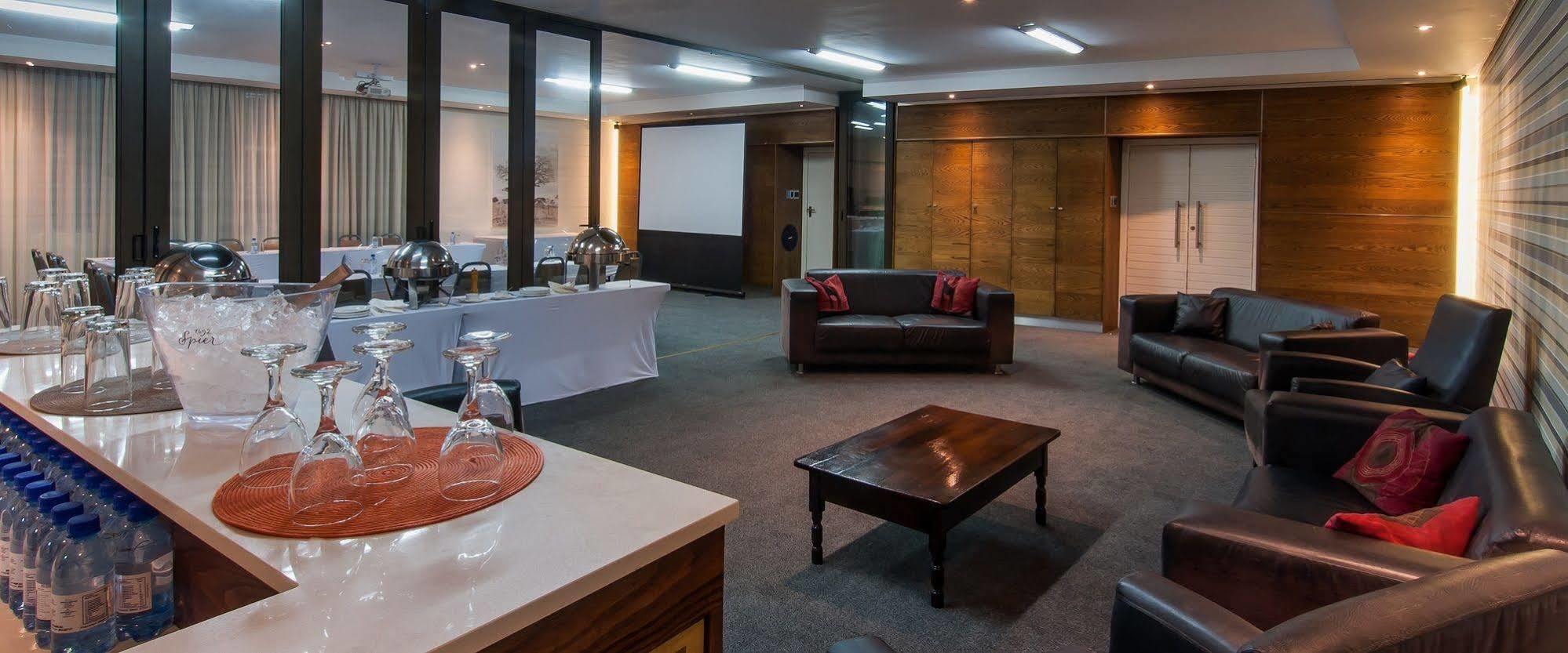 The Graham Hotel เกรแฮมส์ทาวน์ ภายนอก รูปภาพ