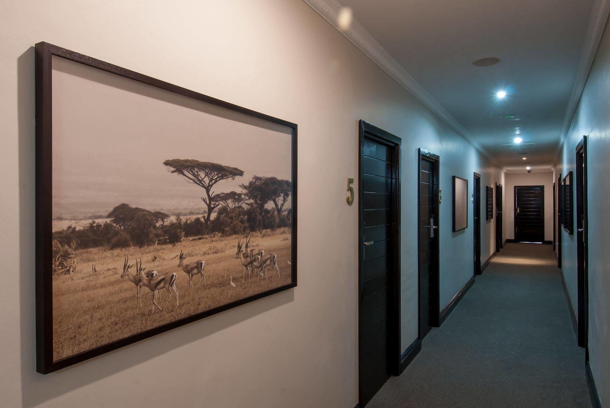 The Graham Hotel เกรแฮมส์ทาวน์ ภายนอก รูปภาพ